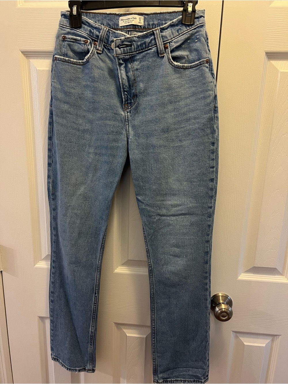 Abercrombie & Fitch High-Rise Straight Jeans - Light Blue